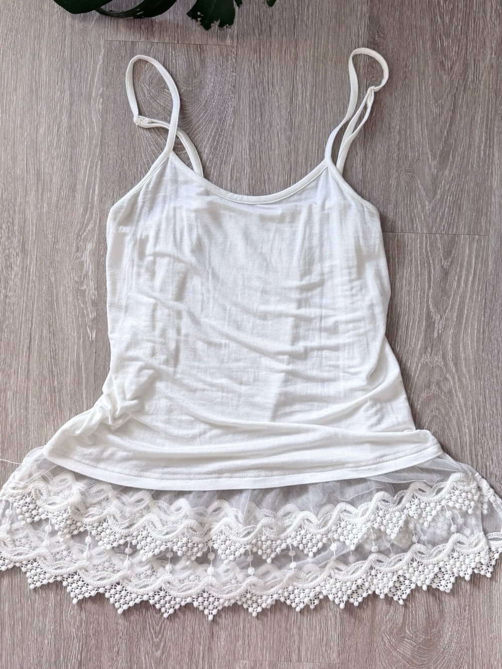 Grace & Lace White Lace Hem Cami Tank Top Small Y2K Coquette
